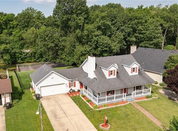 24 Islander Drive, Brighton, IL 62012