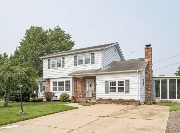11 Queens Ln, Hammonton, NJ 08037