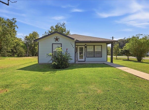 1900 Thomas Blvd, Port Arthur, TX 77640