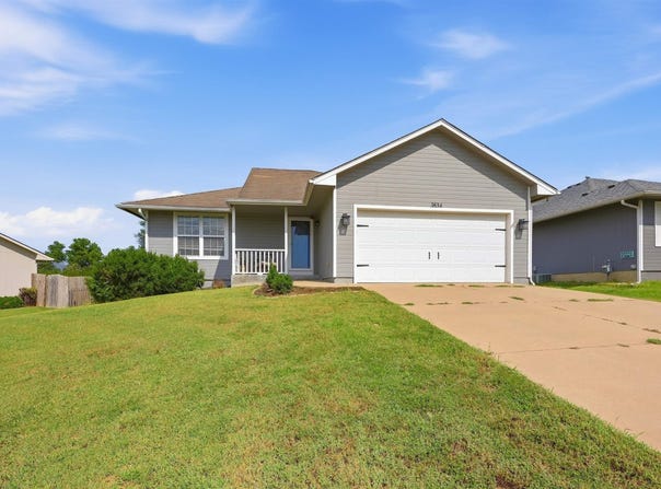 3834 NW Cherry Creek DR, Topeka, KS 66618