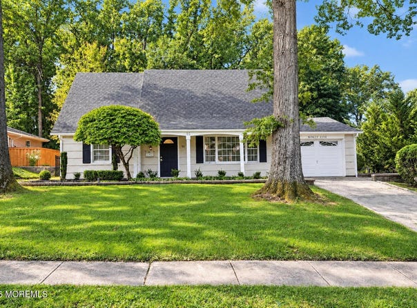 95 Warren Drive, Aberdeen, NJ 07747