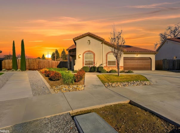 3646 E Meadow Court, Visalia, CA 93292