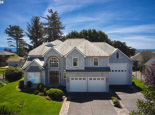 1101 BYRTUS Pl, Brookings, OR 97415