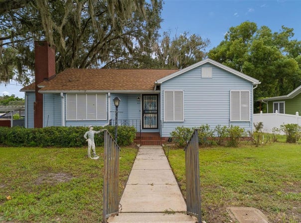 1024 E ORANGE Avenue, EUSTIS, FL 32726