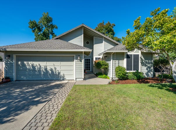 636 Saint Thomas Parkway, Redding, CA 96003