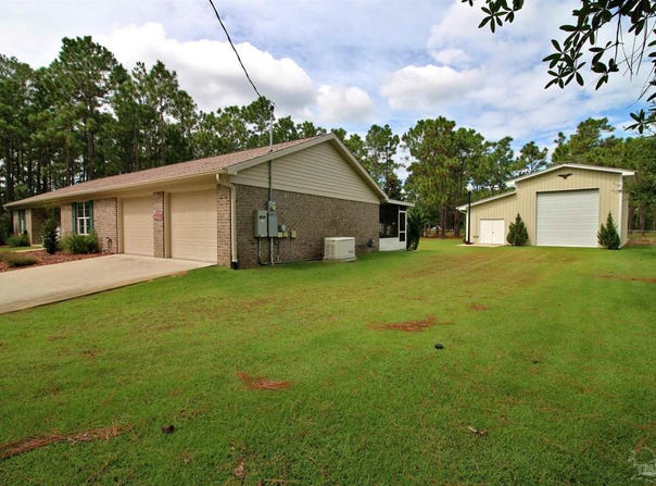 8962 Deer Ln, Navarre, FL 32566