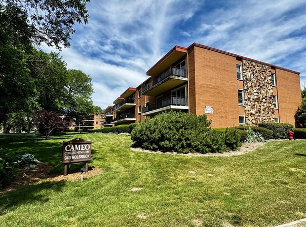 940 Holbrook Road, Homewood, IL 60430