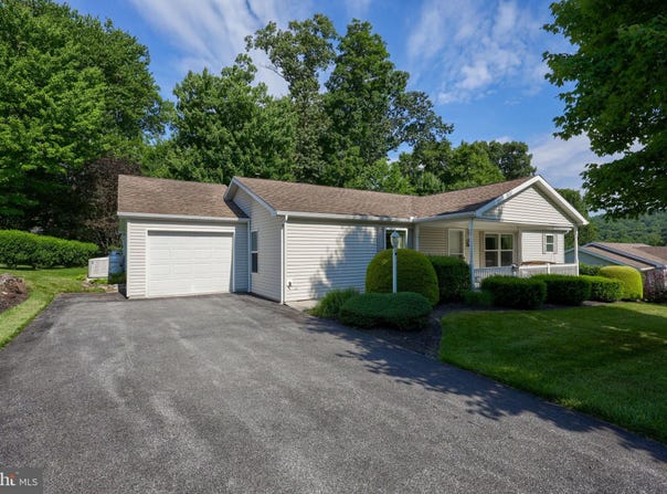 1037 HEMLOCK Circle, MANHEIM, PA 17545