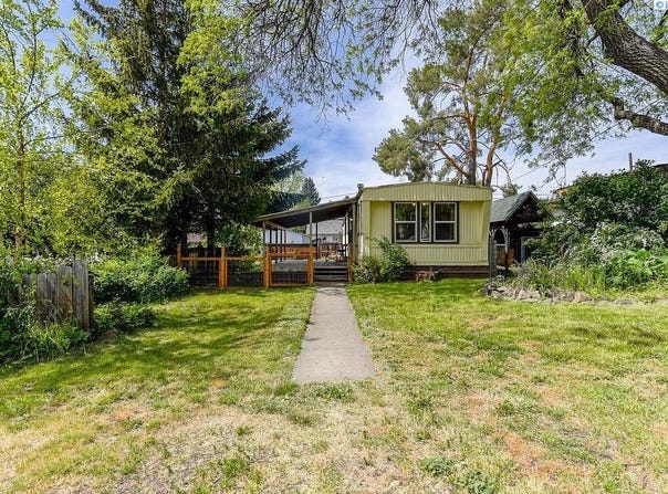 205 N C St, Albion, WA 99125