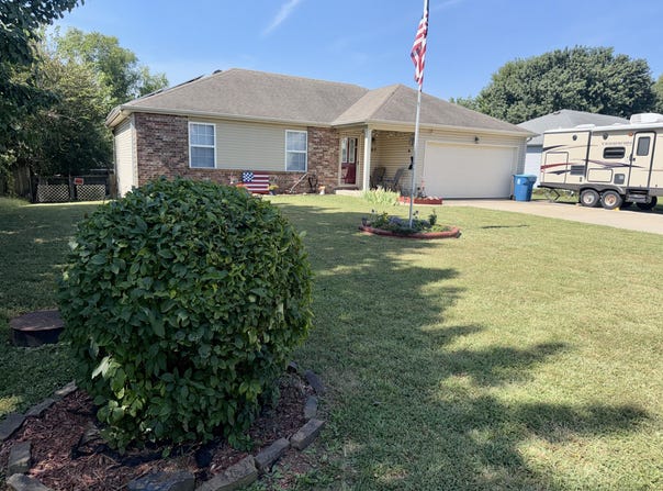 707 S Sunmeadow Drive, Strafford, MO 65757