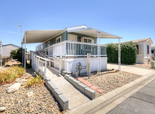 1218 E Cleveland Avenue, Madera, CA 93638