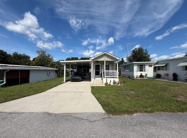 48 DEAN CT., MOUNT DORA, FL 32757