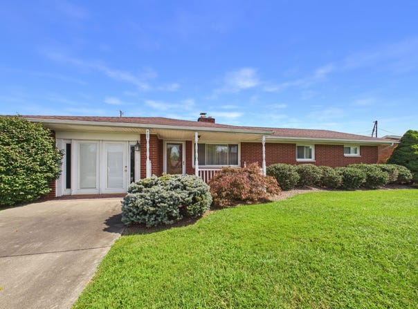 707 E 3rd Street, South Point, OH 45680