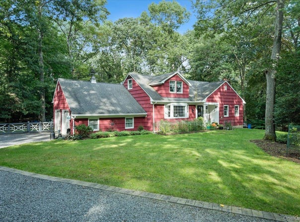 9 Circle Drive, Shoreham, NY 11786