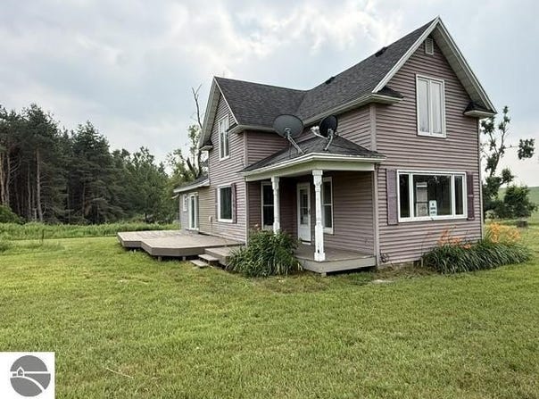 6948 E 48 Road, Cadillac, MI 49601