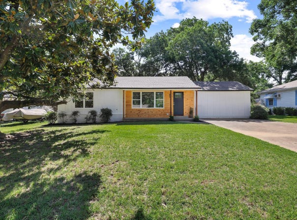 709 Lipscomb Street, Bonham, TX 75418