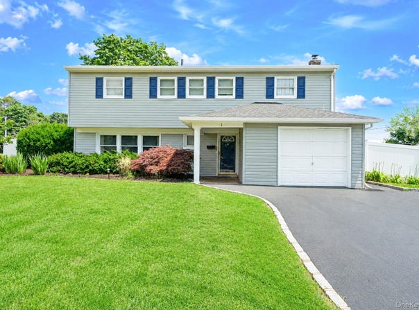 1 Blue Spruce Lane, Commack, NY 11725