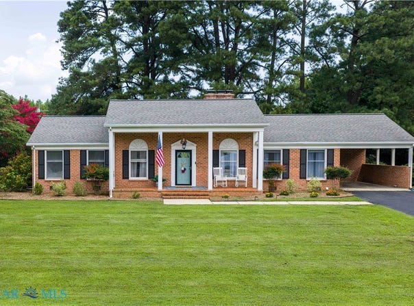 42 Venable Drive, Kilmarnock, VA 22482