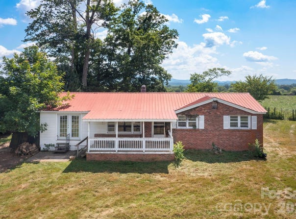86 Sterling Drive, Mills River, NC 28759