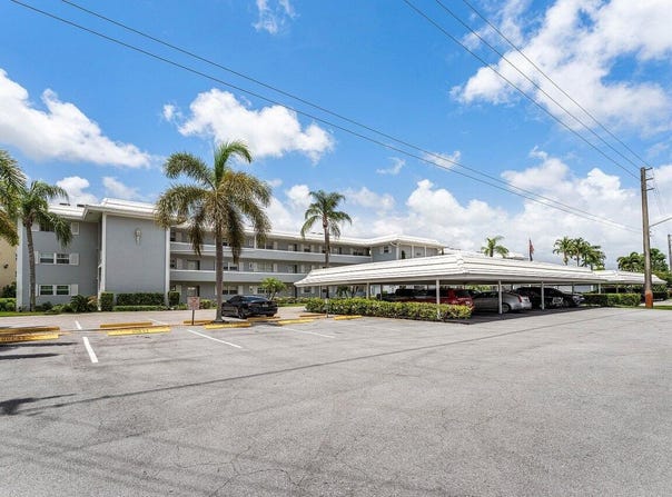 157 Atlantis Boulevard, Atlantis, FL 33462