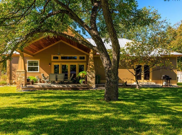 806 E Highway St, Fredericksburg, TX 78624
