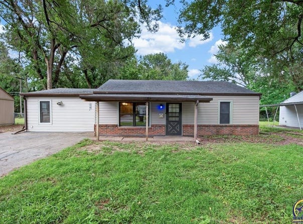 2530 SW Hillcrest RD, Topeka, KS 66614