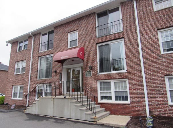 97 East Broadway, Derry, NH 03038