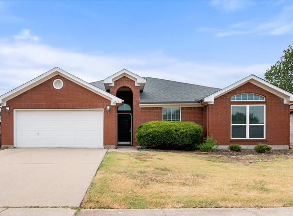 1017 Caleb Street, Burleson, TX 76028