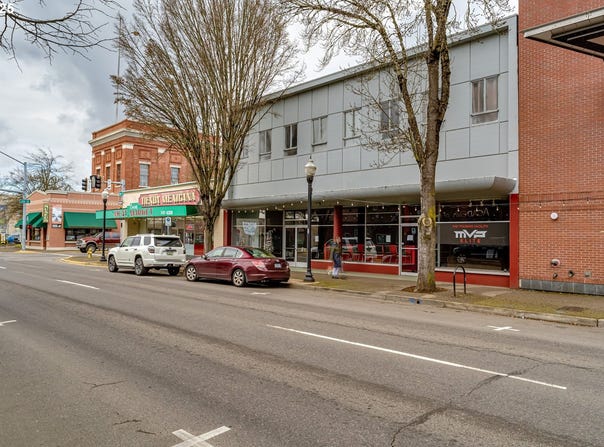 612 MAIN St, Springfield, OR 97477