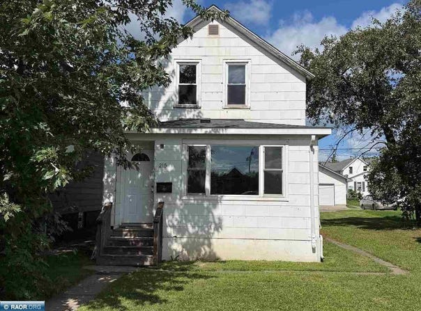 215 6th St S, Virginia, MN 55792