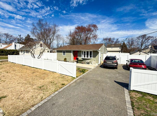 13 E Walnut Street, Central Islip, NY 11722