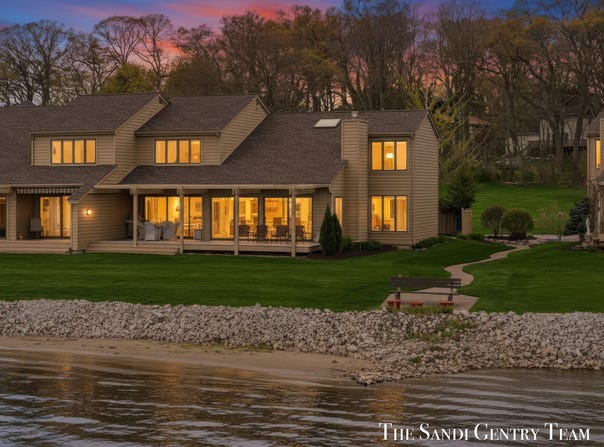 15780 N Prospect Point Drive, Spring Lake, MI 49456