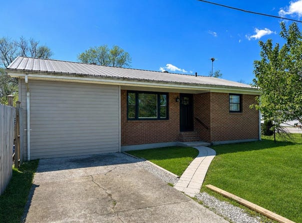 241 8th Avenue, Clay City, KY 40312