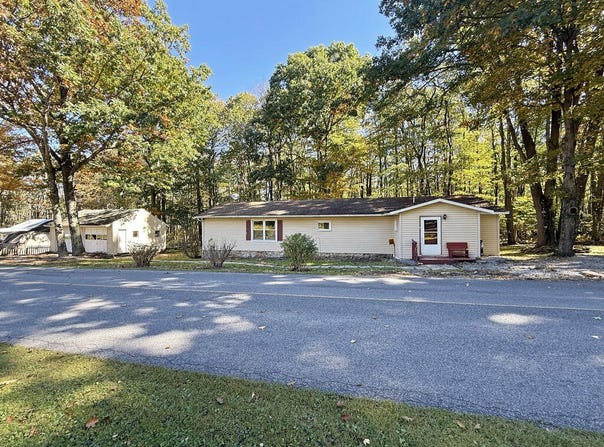 1227 Mount Carmel Drive, Windber, PA 15963