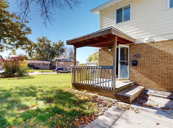 721 Meadow Place, Ames, IA 50010