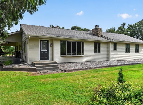2882 E SR-2, Rolling Prairie, IN 46371