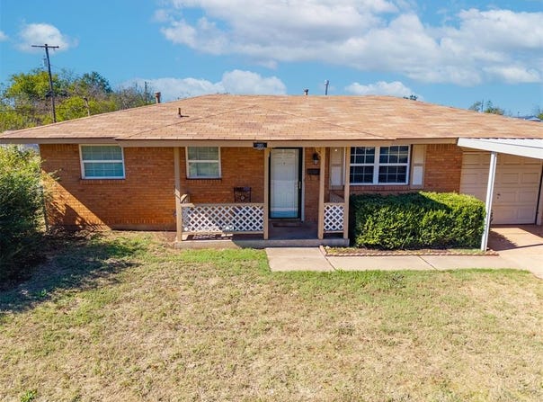 305 S Janeway Avenue, Moore, OK 73160