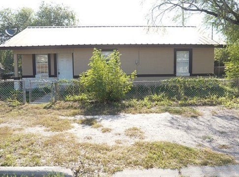 401 E Linar Street, Hebbronville, TX 78361