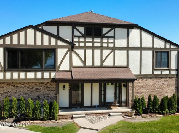 204 Lac Ste Claire Drive, Saint Clair Shores, MI 48082