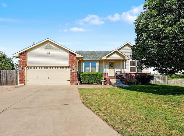 2604 Mainsgate Cir, Augusta, KS 67010