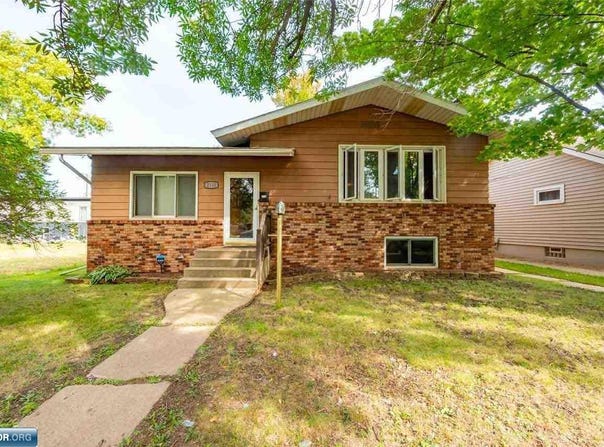 2120 W 2nd Ave, Hibbing, MN 55746
