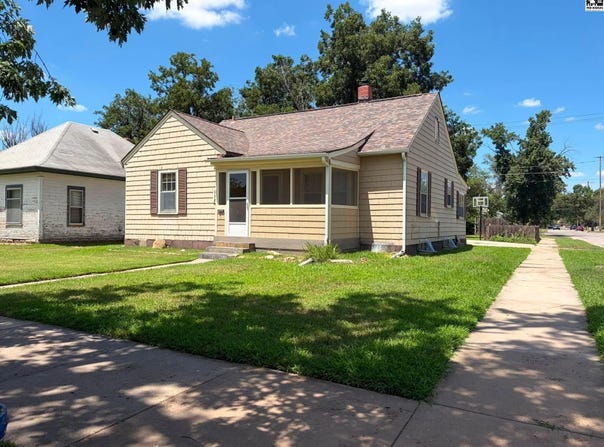 632 E 7th Ave, Hutchinson, KS 67501