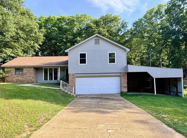 338 Pinewood Drive, Columbus, MS 39702