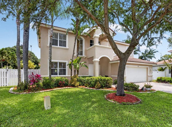 6207 Shadow Tree Lane, Lake Worth, FL 33463