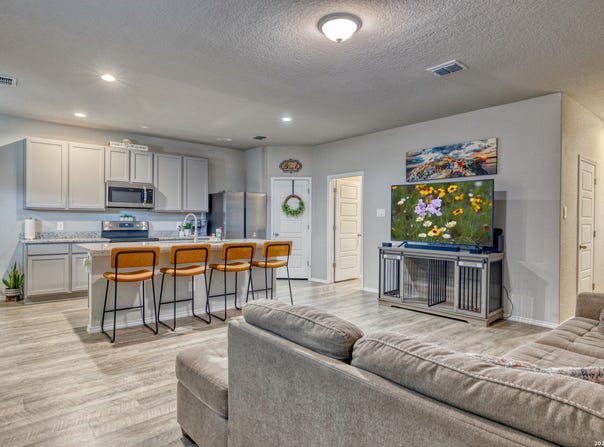 20009 HUCKLEBERRY ST, Lytle, TX 78052