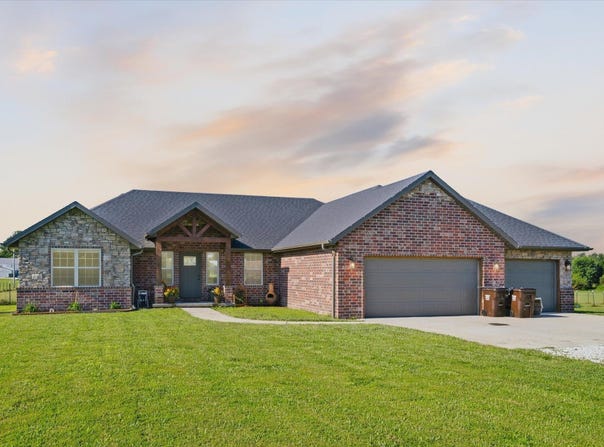 206 Maria Road, Clever, MO 65631