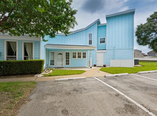 676 Harbor Drive, Azle, TX 76020