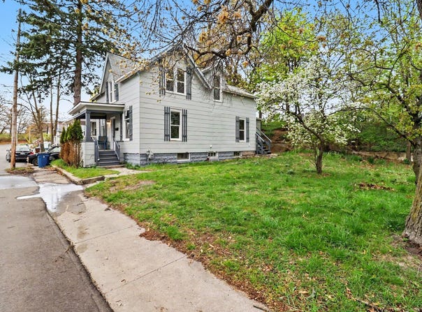 280 6th Avenue, Manistee, MI 49660