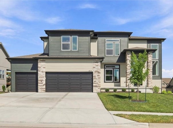 413 Woodview Drive, Raymore, MO 64083