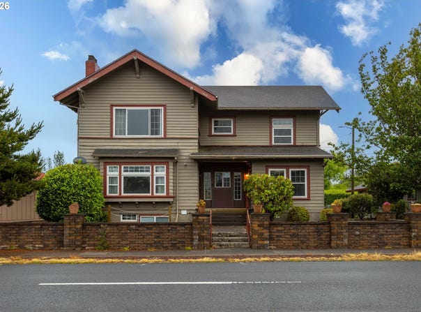 2306 3RD St, Tillamook, OR 97141